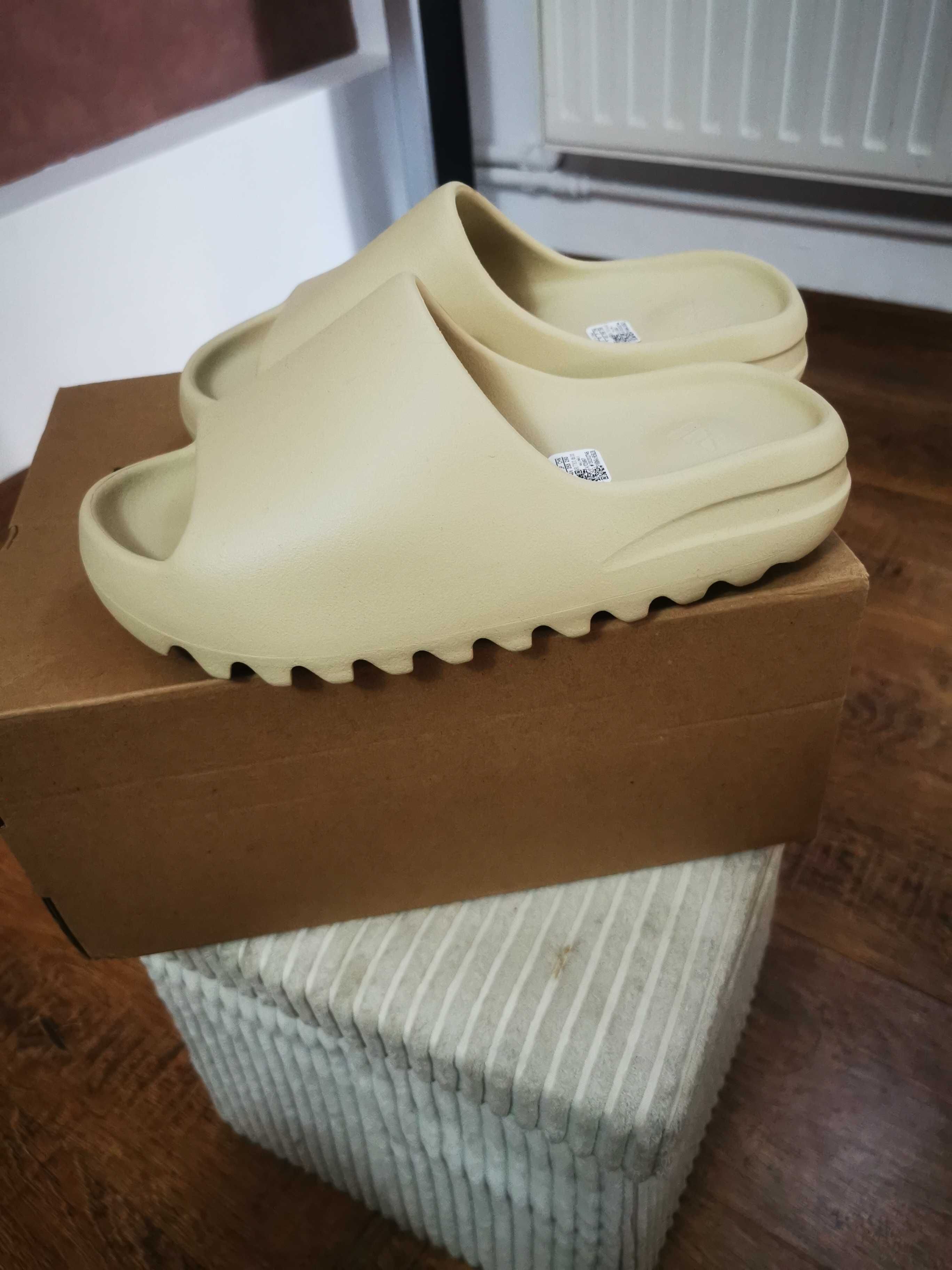 Yezzy slide adidas