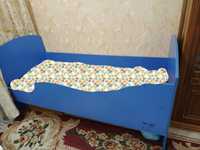 Детская кровать и шкаф