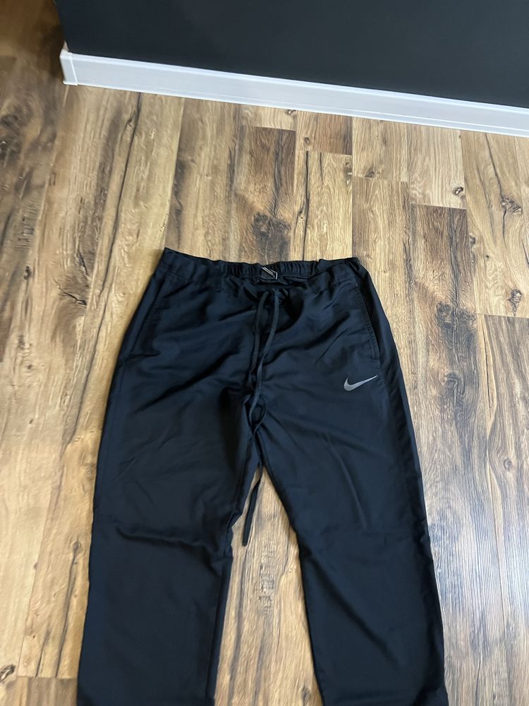 Nike Dry-Fit Woven size L