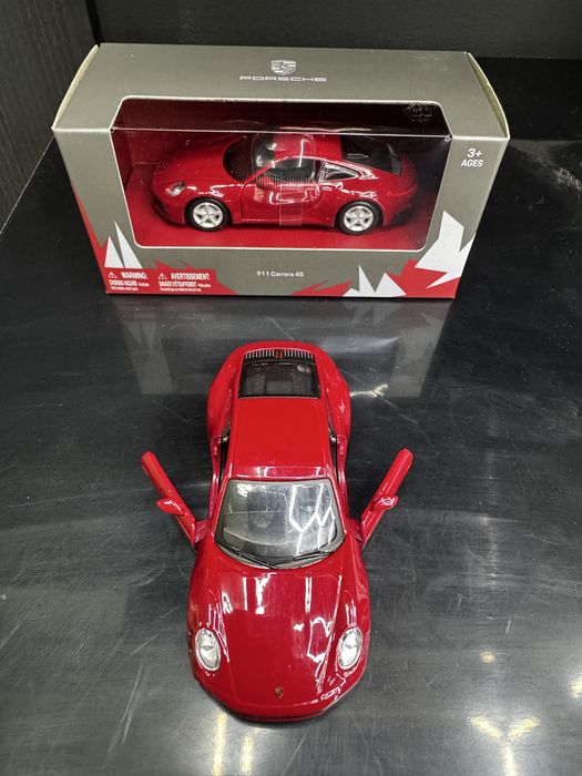 Оригинална Porsche 911 992 Turbo S кола модел Porsche Design