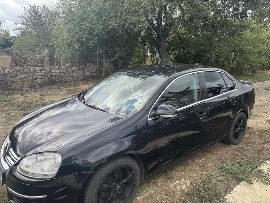 Продавам Volkswagen jetta