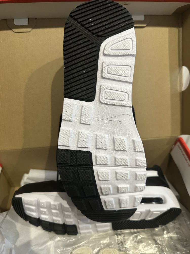 маратонки nike 38