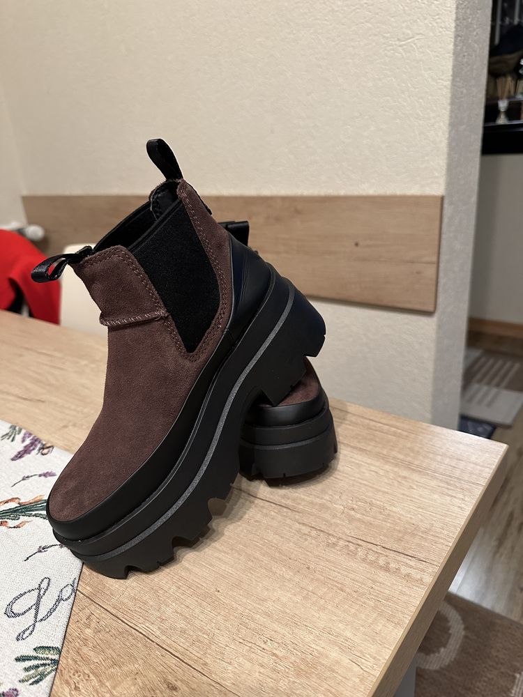 Ghete Ugg, culoarea maro