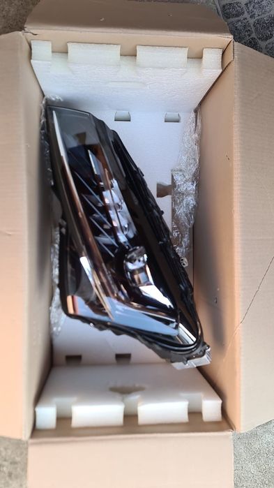 Far stanga Skoda Superb 3 Facelift led