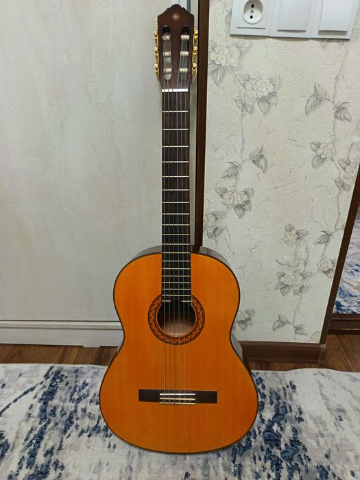 Гитара ямаха с70 янги холати 1 ой ишлатдим 200$га олгандим