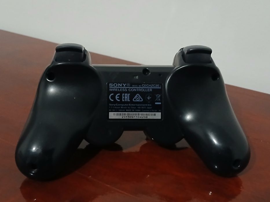 Vând ps3 cu o manetă