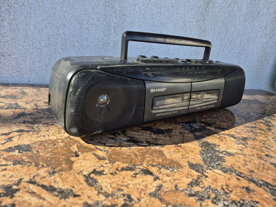 Radio Casetofon marca Sharp , model WQ-284H