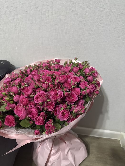 Букет кустовые розы огромный