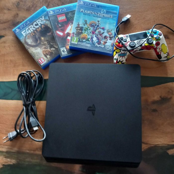 Playstation 4 slim