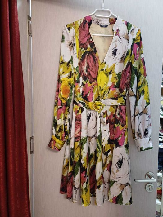 Продавам рокля MARCIANO by Guess