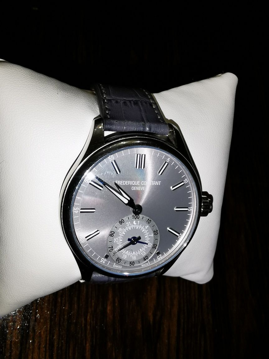 Продаю швейцарские смарт-часы FREDERIQUE CONSTANT GENEVE.