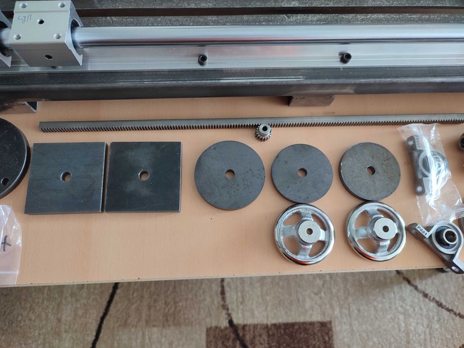 Продавам части за направа на струг