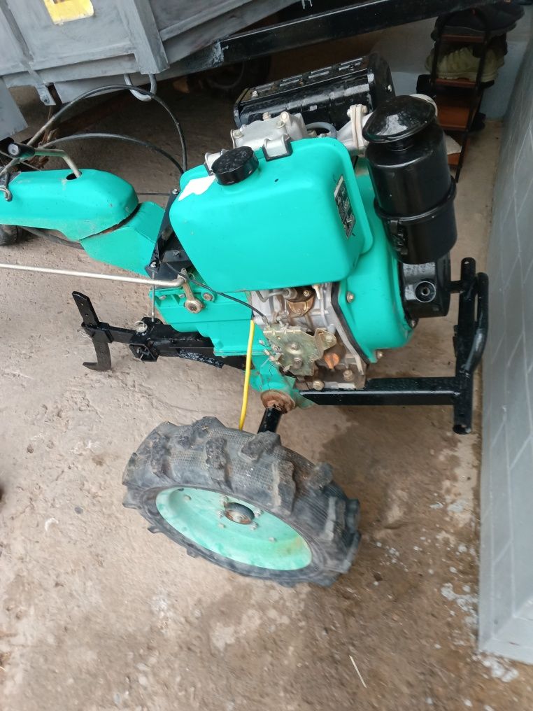 Mini traktor dizelniy