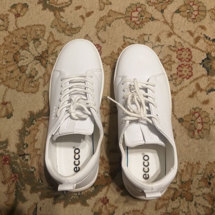 Ecco кроссовки  новые белые.