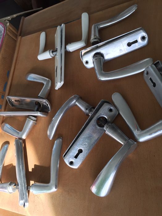 Clanțe vechi din aluminiu