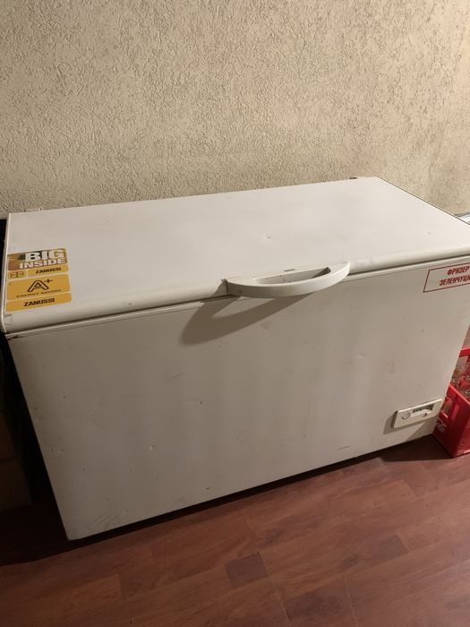 Продавам хладилна ракла 400л.