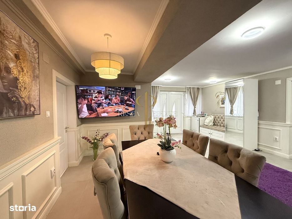 Casă spațioasă în Varias, împărțită în două unități cu acces separat