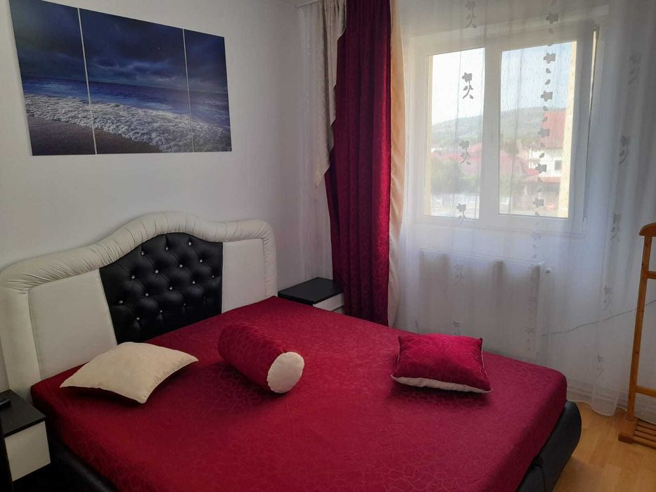 Inchiriez apartament cu 3 camere