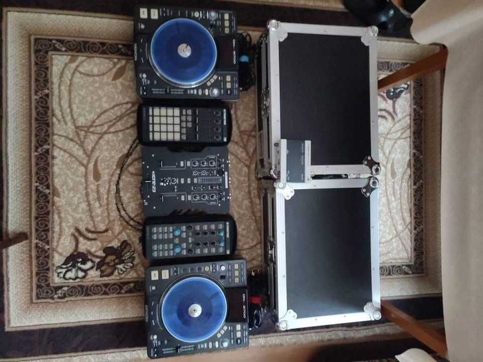 Продавам DJ Denon DNS 3700, Allen & Heath Xone и Native Instruments