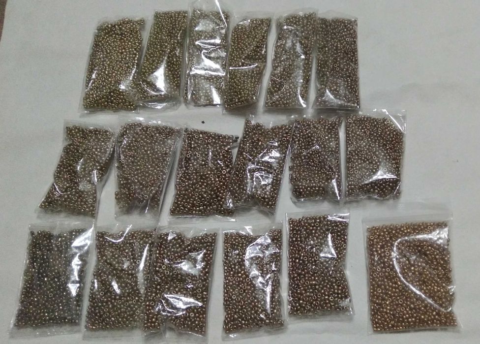 Бисер цвет золотой новый