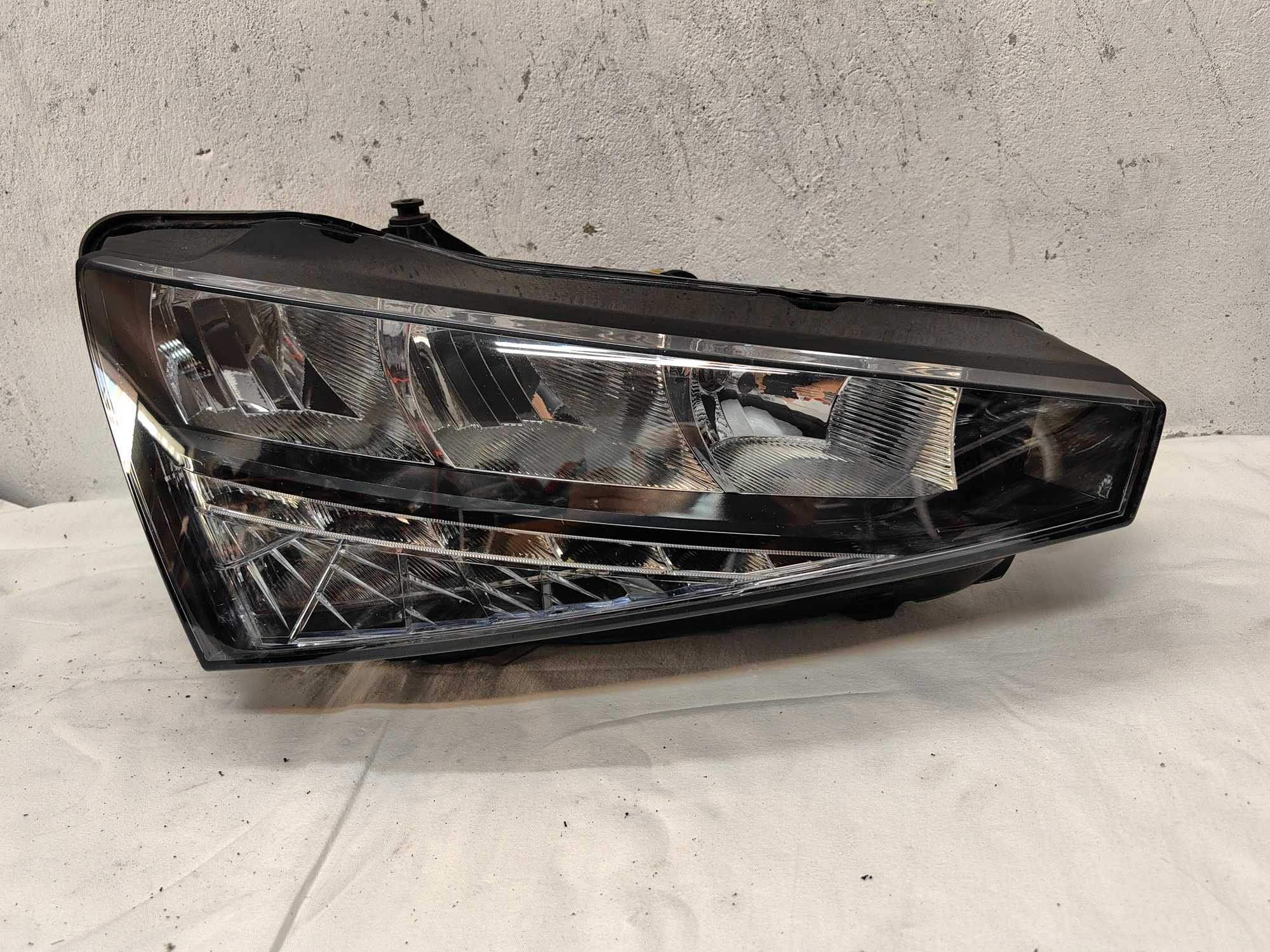 Оригинален фар Шкода Скала  Skoda Scala Led