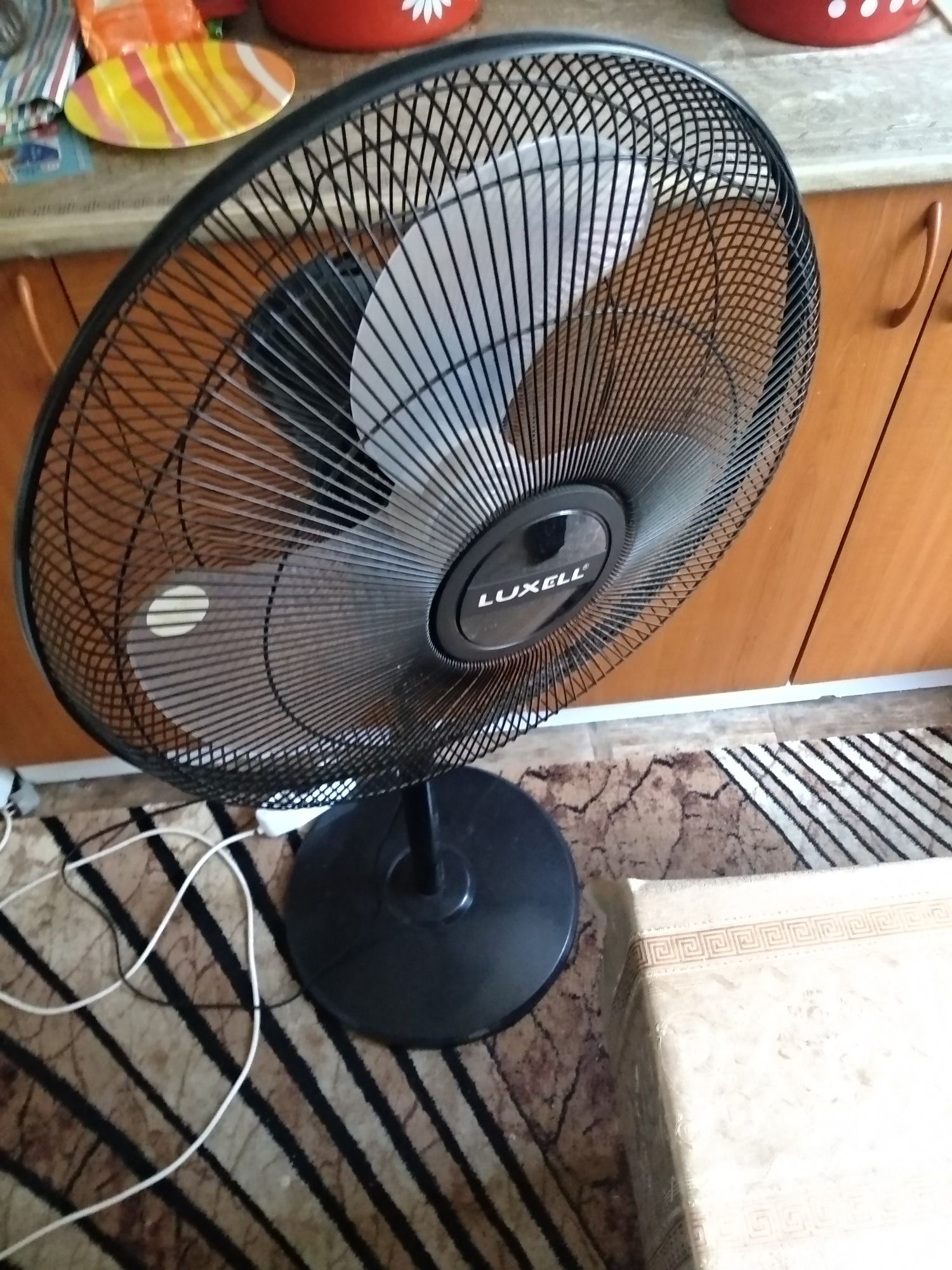 Ventilator cu picior, 50 Ron, preț fix