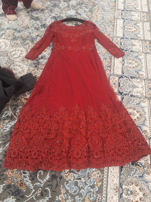 ПЛАТЬЕ ЖЕНСКОЕ и одно маленькое