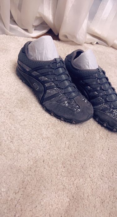 Adidasi Skechers masura 38