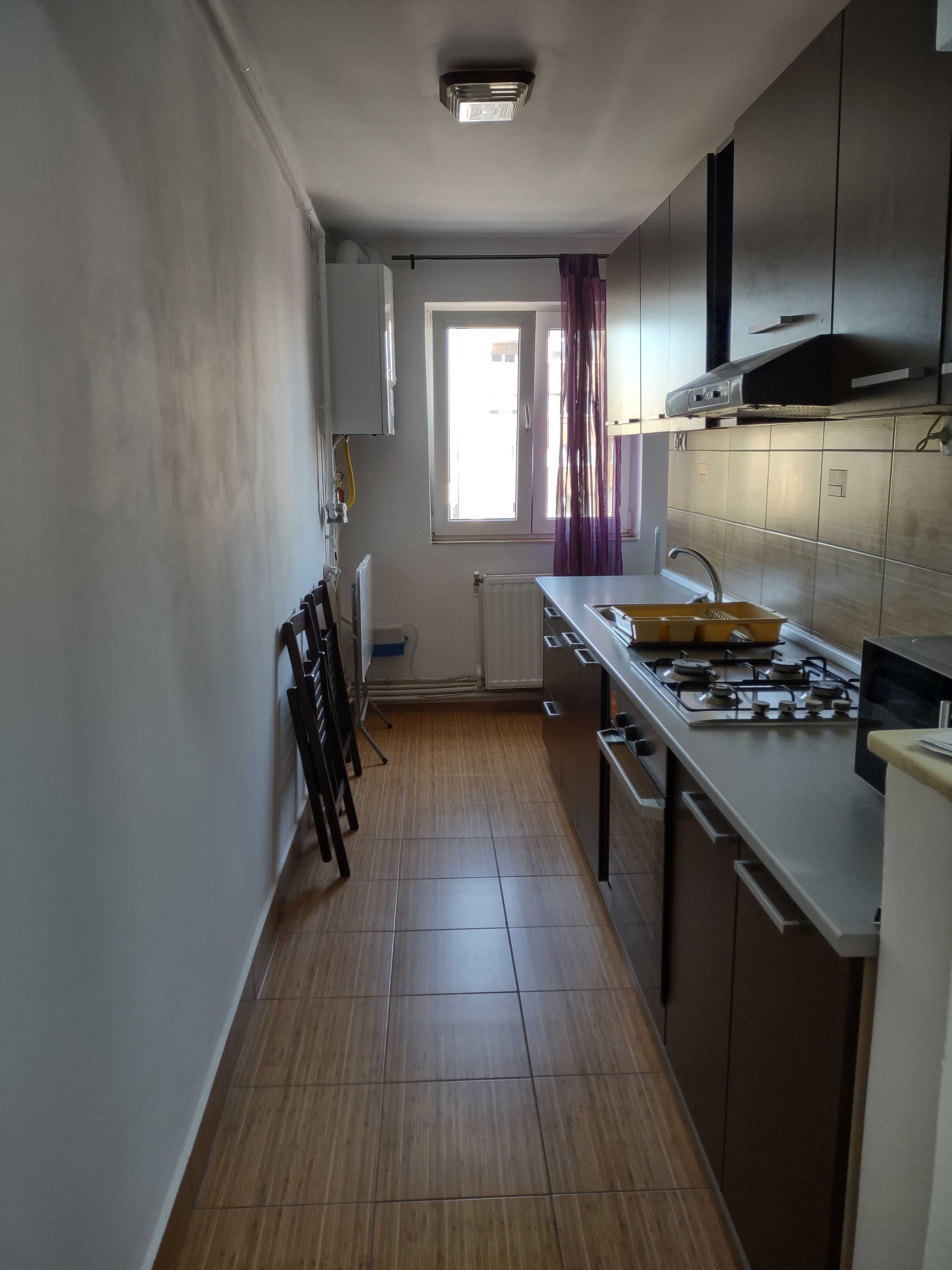 Proprietar inchiriez apartament 2 camere pe Bulevardul Revolutiei