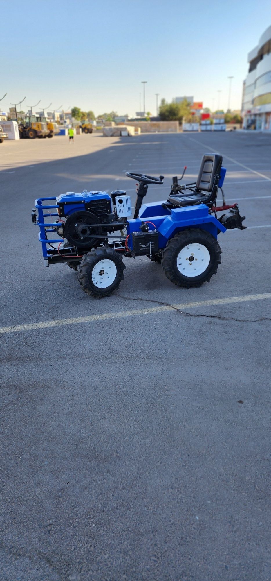 196 Zubr mini Traktor