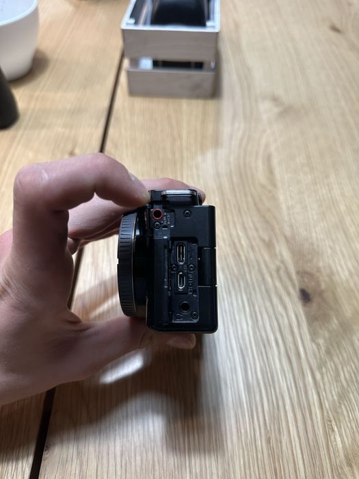 Sony ZV-E10 с 3 батерии