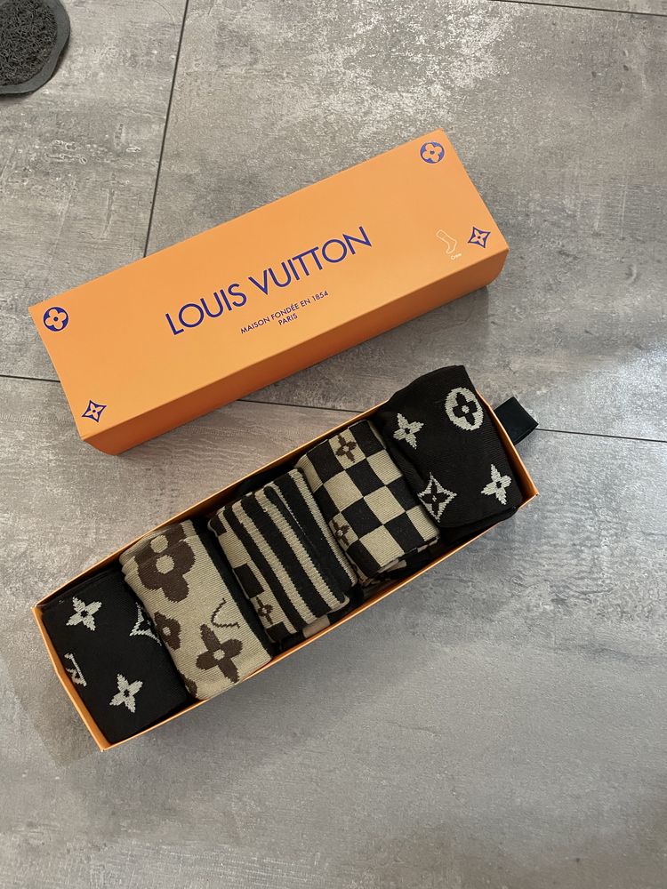 Чисто нови чорапи Louis Vuitton