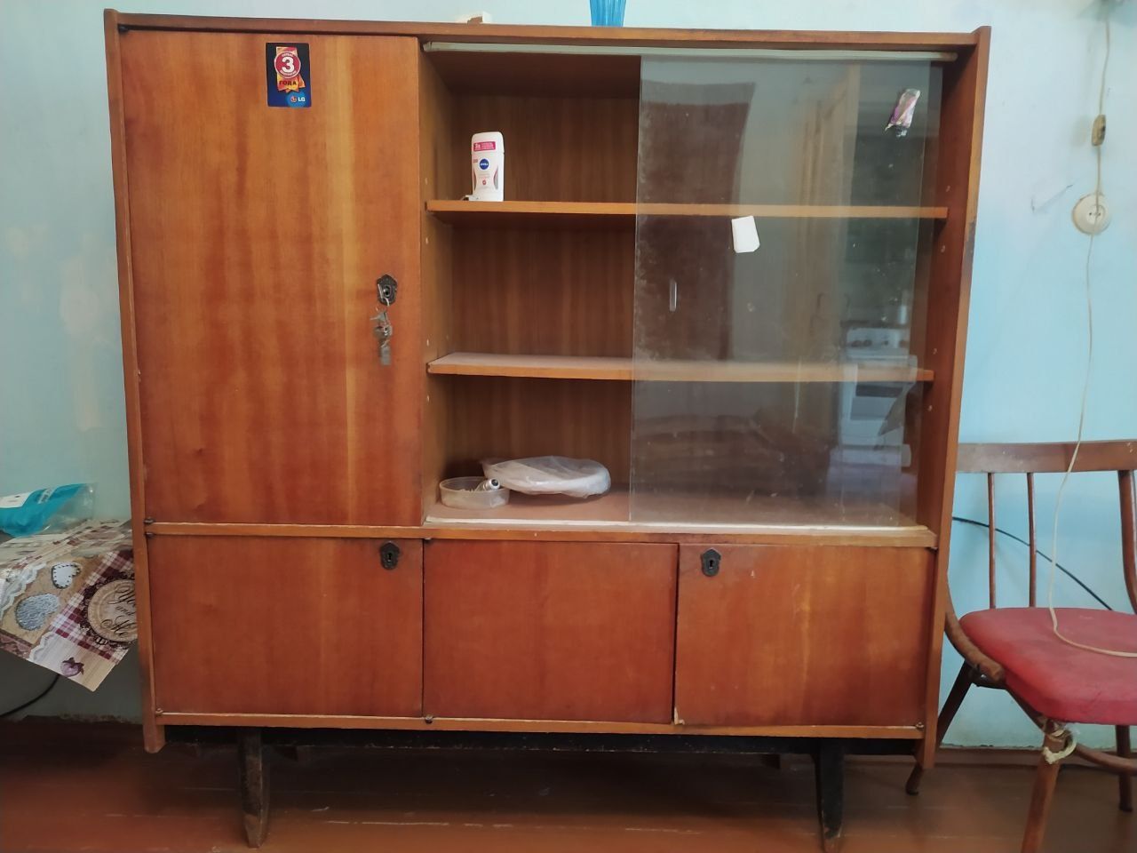 Сервант сотилади