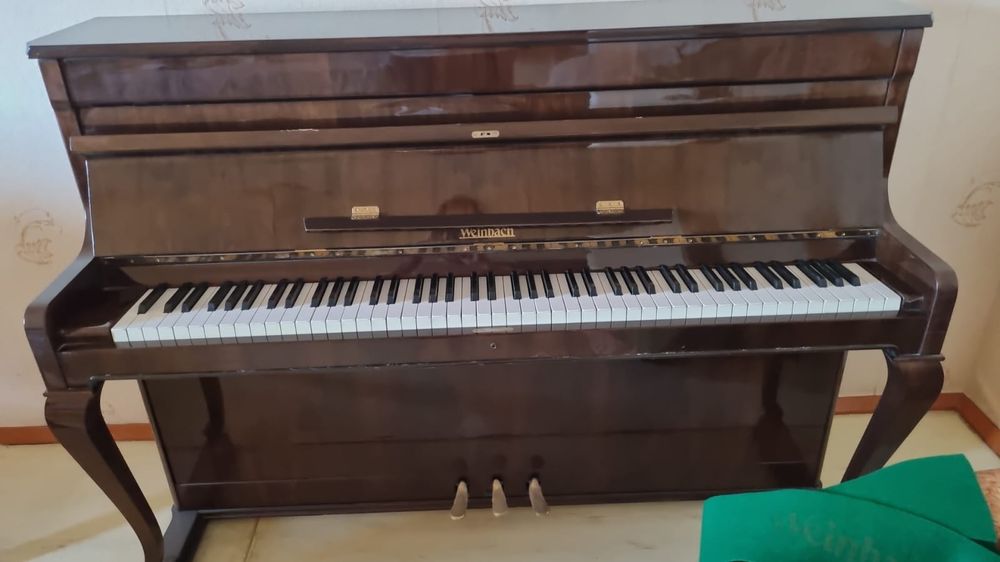 Продается в Актобе б/у пианино Weinbach в хорошем состоянии