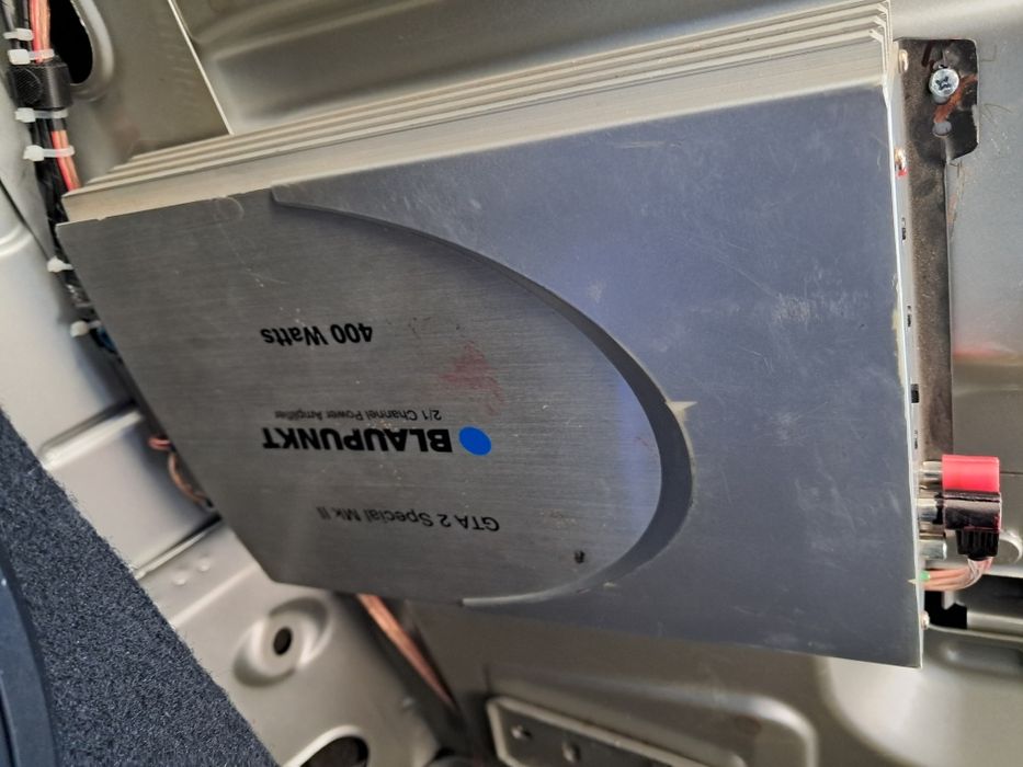 Vand 2 subwoofere+amplificatoare