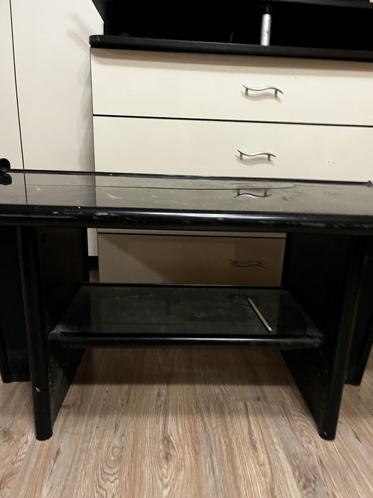 Маса стъклена за 30 лв по дрговаряне!!!