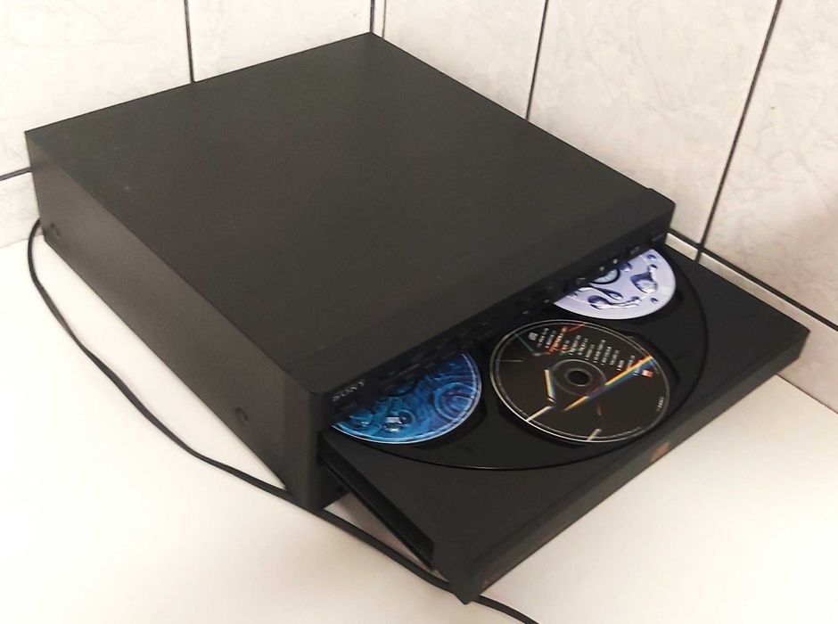 5CD Player Sony CDP-C311M