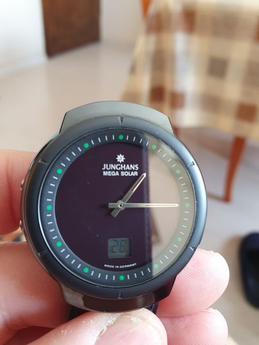 Оригинален часовник junghans mega solar работи перфектно неразличим