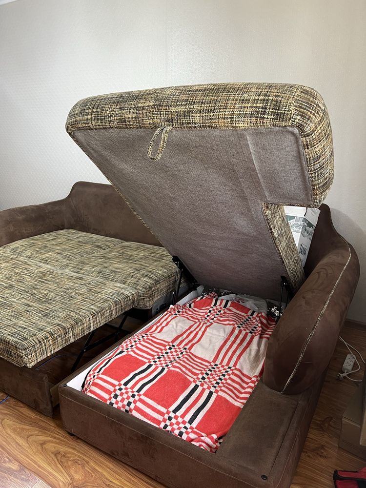 Продам белорусский диван для гостиной