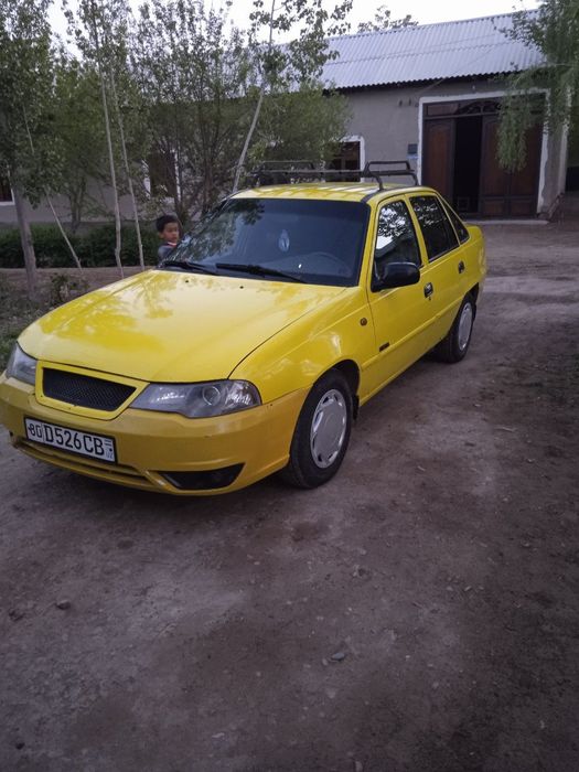 Nexia 2  2010yil sonstramblyor rangi sariq