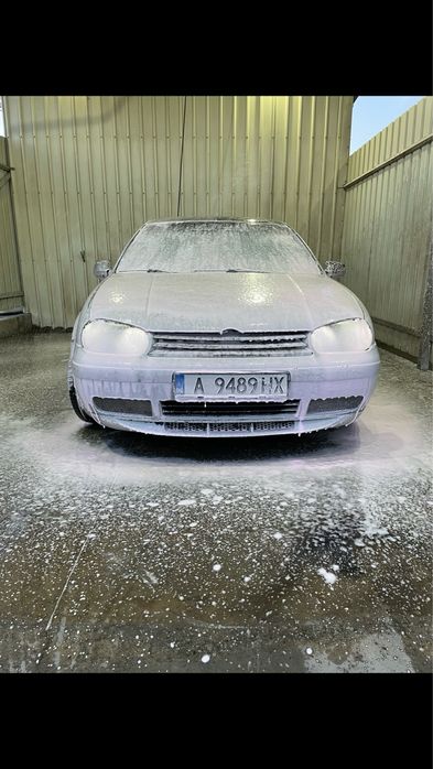 Продавам голф 4