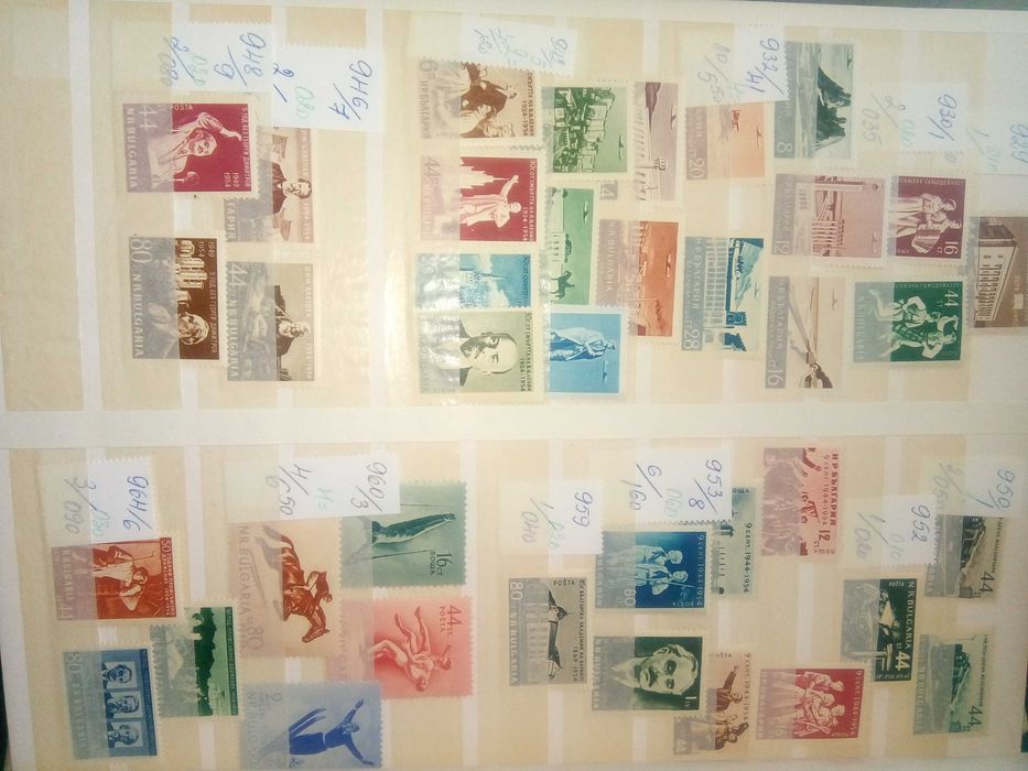 Класьор с български пощенски марки - пълни годишнини.