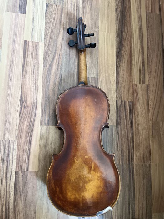 Vioara veche , sunet puternic