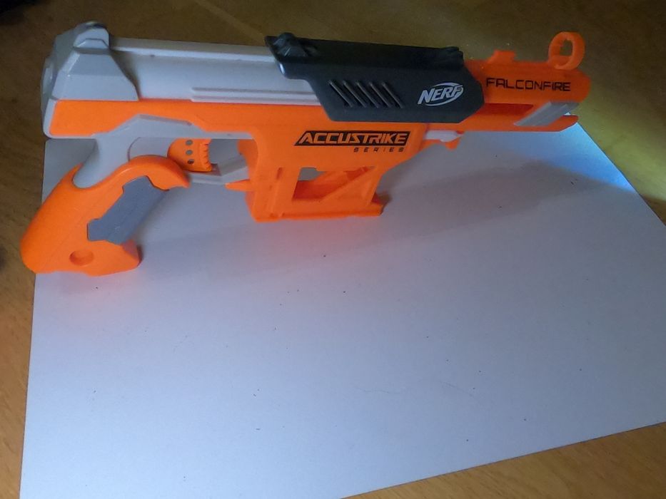 Nerf  accustrike elite falconfire