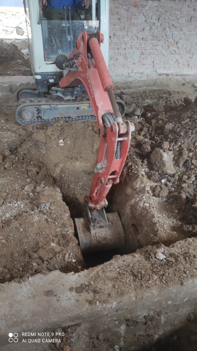 Închiriez/ Execut lucrări cu excavator 2t