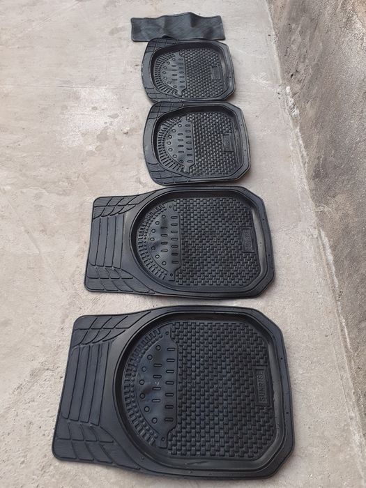 Полики новые универсальные  качественные резиновые.