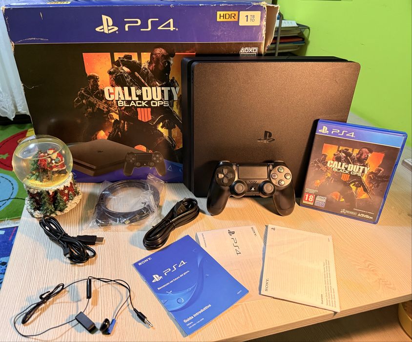 Vând PS 4 ediția cu ,,Call of duty black ops IV”,joc si manetă incluse