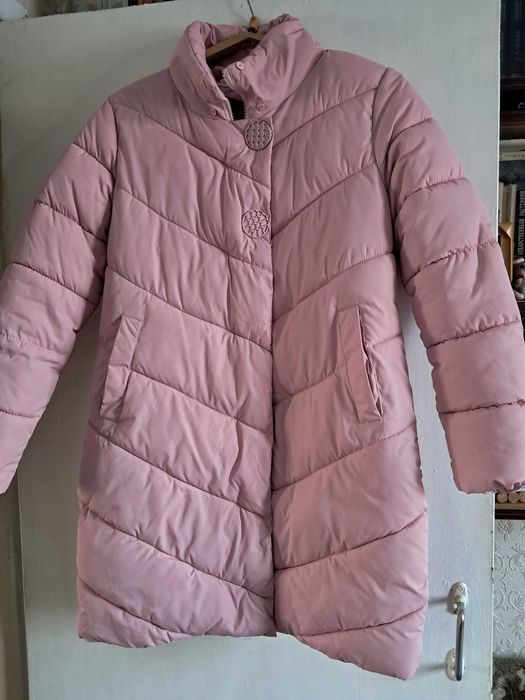 Подарю зимнюю куртку на девочку, рост 158-164, размер S