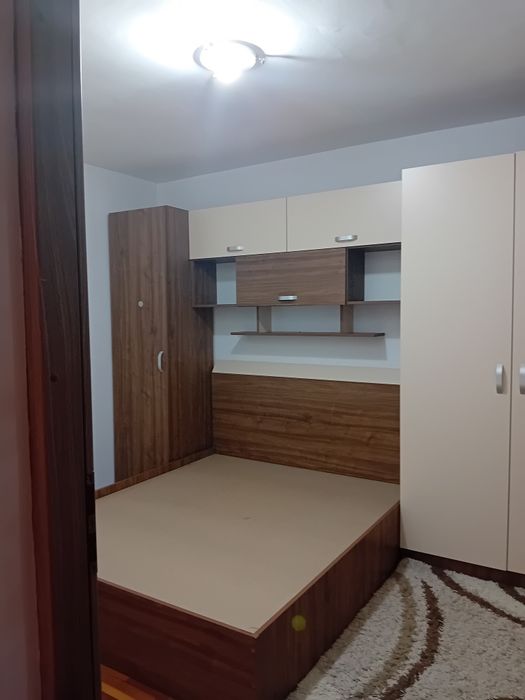 Inchiriez apartament 3 camere, Bacău, Milcov 122