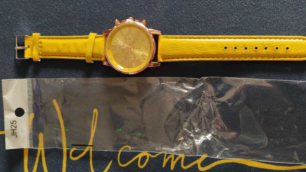 Vand Ceas de culoare GALBEN nou cu blocare cheita de pornire